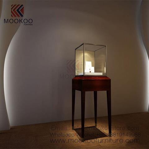 Ékszer megjelenítő tok zárolása