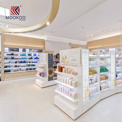 Egyszerű belső bemutatóterem kozmetikai shop